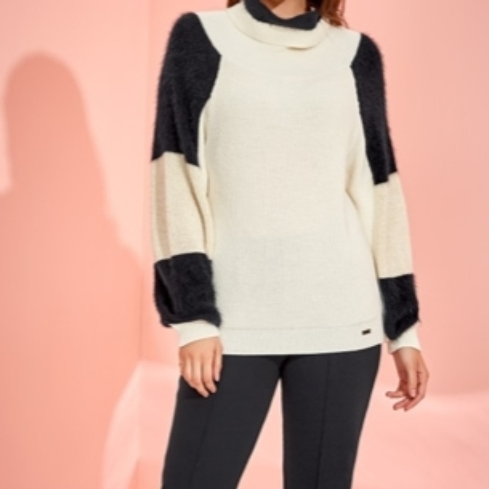 Ivory and black sweater - brand name Guitar